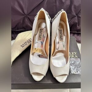 Badgley Mischka Ivory Satin Peep Toe Heels